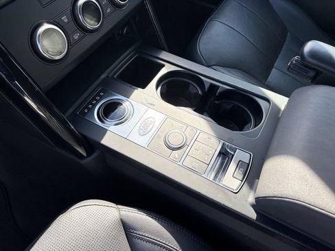 Used 2019 Land Rover Discovery SE AWD/4WD image 8