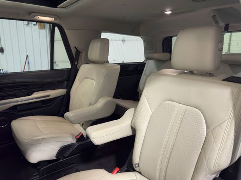 Used 2020 Ford Expedition Platinum image 25