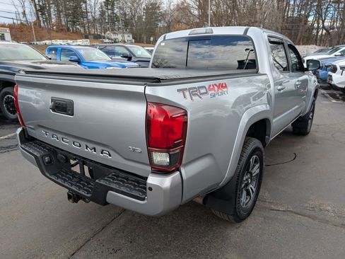 Used 2018 Toyota Tacoma TRD Sport w/ Technology Package image 7