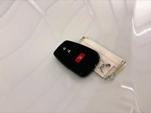 Used 2019 Toyota C-HR Limited FWD image 9