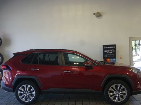 Used 2019 Toyota RAV4 Limited w/ Advanced Technology Package AWD/4WD image 2