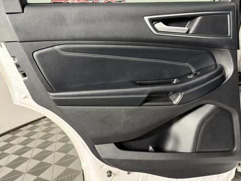 Used 2017 Ford Edge Titanium w/ Technology Package FWD image 43