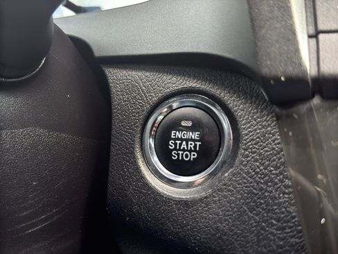 Used 2018 Toyota Sienna Limited Premium image 34