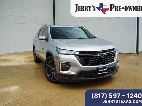 Used 2023 Chevrolet Traverse RS FWD image 6