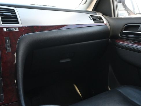 Used 2012 Cadillac Escalade Luxury RWD image 9