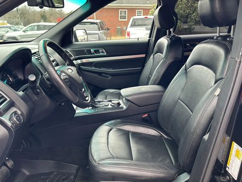 Used 2016 Ford Explorer XLT w/ Equipment Group 201A image 10