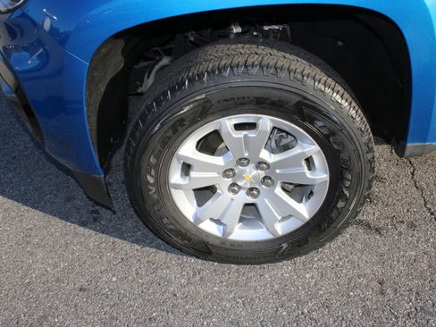 Used 2022 Chevrolet Colorado LT w/ LT Convenience Package image 11