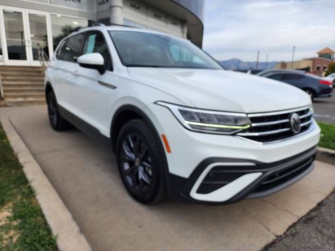 Used 2022 Volkswagen Tiguan SE image 3