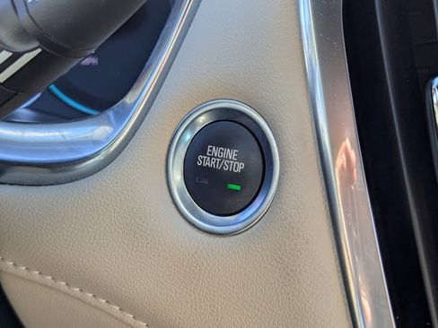 Used 2022 Chevrolet Traverse LT image 15