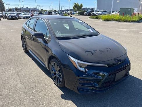 Used 2025 Toyota Corolla SE FWD image 3