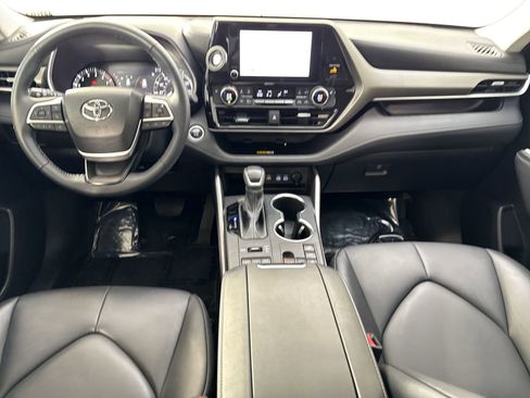 Used 2024 Toyota Highlander XLE image 25
