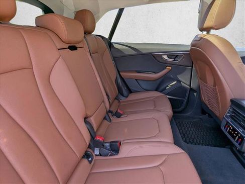 Used 2022 Audi Q8 Premium Plus w/ Premium Plus Package image 19