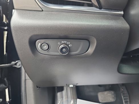 Used 2023 Chevrolet Traverse LT FWD image 29