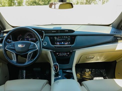 Used 2019 Cadillac XT5 FWD image 12