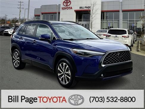 Certified 2022 Toyota Corolla Cross XLE image 1