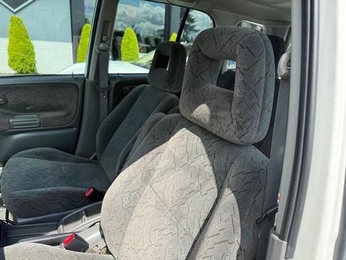 Used 2002 Chevrolet Tracker LT RWD image 12