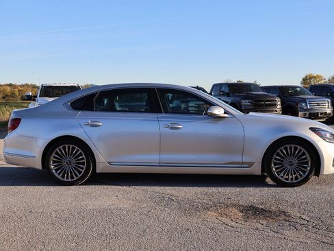 Used 2020 Kia K900 Luxury image 7