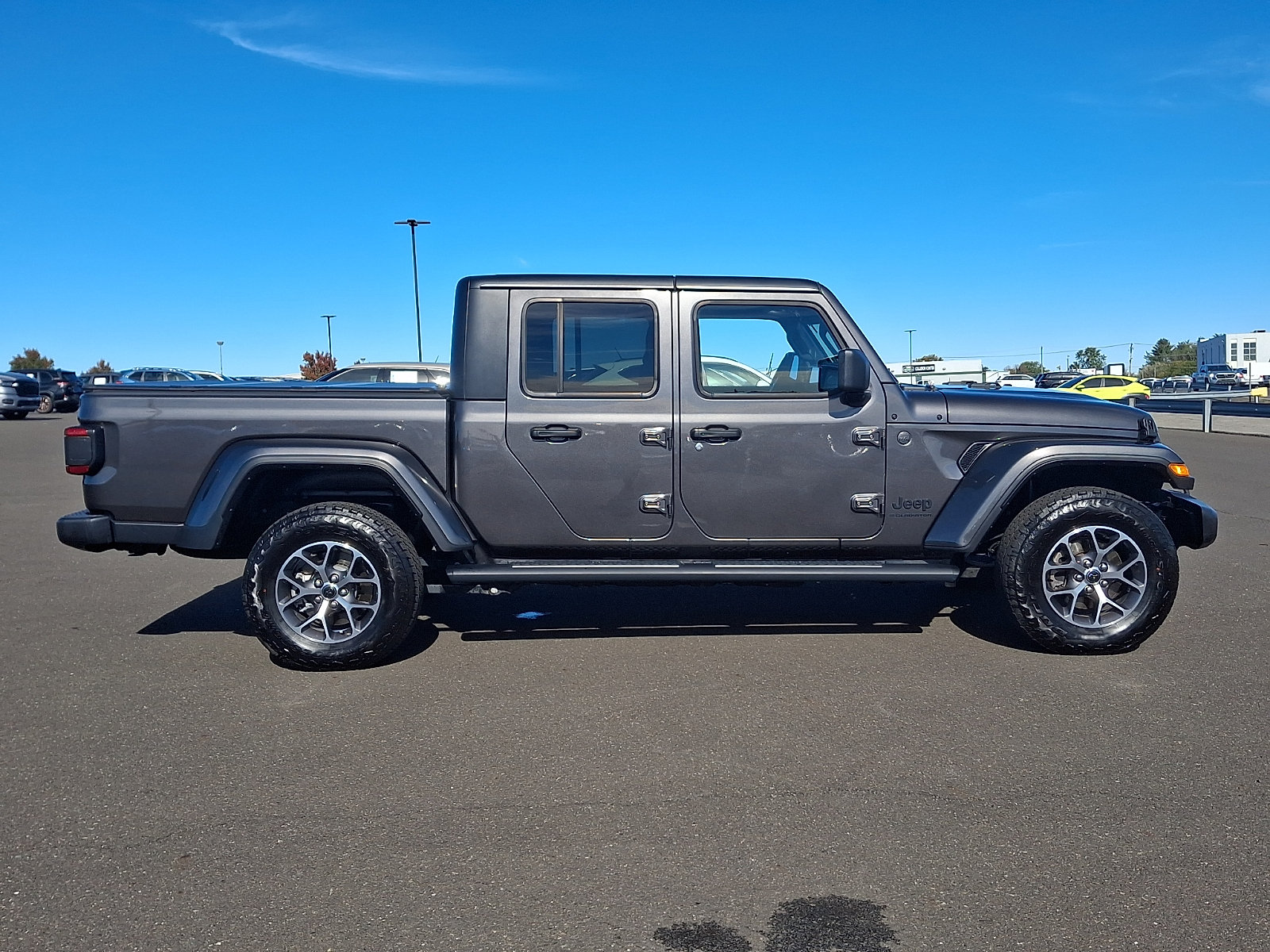 Used 2025 Jeep Gladiator Sport AWD/4WD image 7