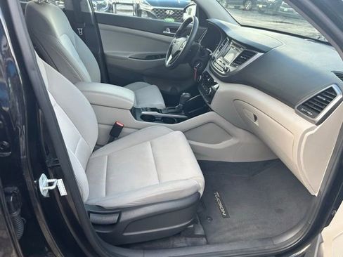 Used 2017 Hyundai Tucson SE AWD/4WD image 18
