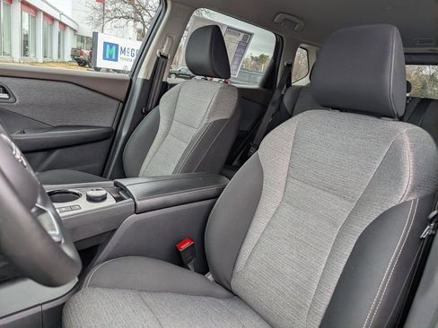 Used 2022 Nissan Rogue SV image 19