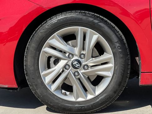 Used 2019 Hyundai Elantra SEL image 33