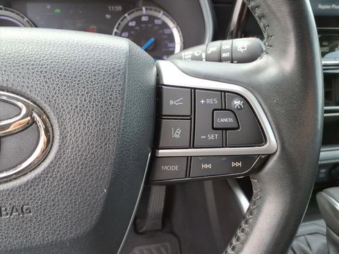 Used 2022 Toyota Highlander XLE image 22