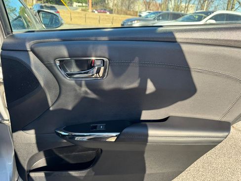 Used 2016 Toyota Avalon Touring image 31