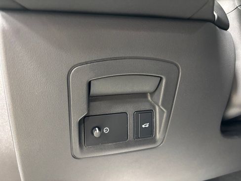 New 2026 Land Rover Range Rover Velar S image 21