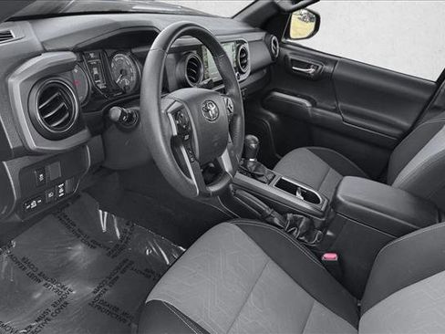 Certified 2023 Toyota Tacoma TRD Off-Road AWD/4WD image 10