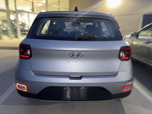 Used 2020 Hyundai Venue SE image 5