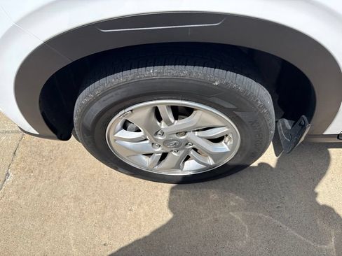 Used 2024 Hyundai Venue SE FWD image 12