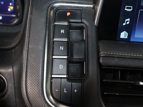 Used 2022 Chevrolet Suburban Premier RWD image 31