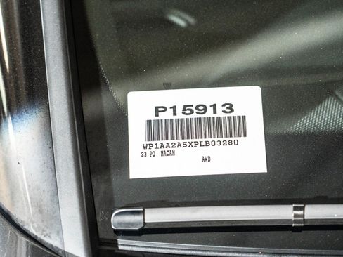 Certified 2023 Porsche Macan AWD/4WD image 28