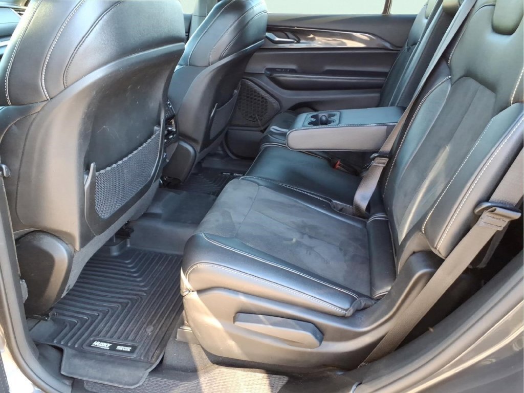 Used 2023 Jeep Grand Cherokee L Laredo AWD/4WD image 16