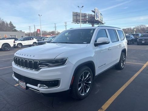 Used 2022 Jeep Wagoneer Series III w/ Premium Group I image 4