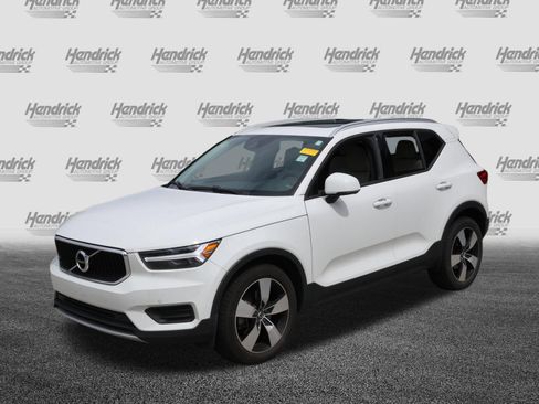 Used 2020 Volvo XC40 T5 Momentum w/ Protection Package Premier AWD/4WD image 5