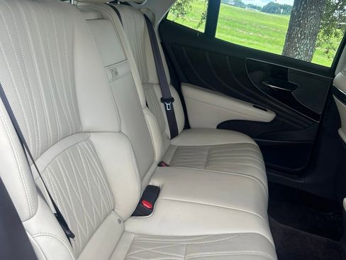 Used 2018 Lexus LS 500 w/ Interior Upgrade Package RWD image 21