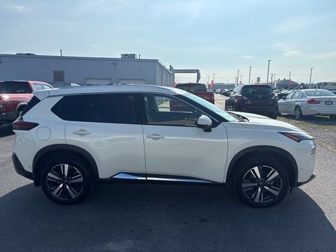 Used 2023 Nissan Rogue SL w/ SL Premium Package FWD image 4