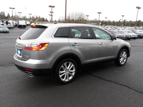 Used 2011 MAZDA CX-9 Grand Touring w/ Moonroof & Bose Audio Pkg image 5