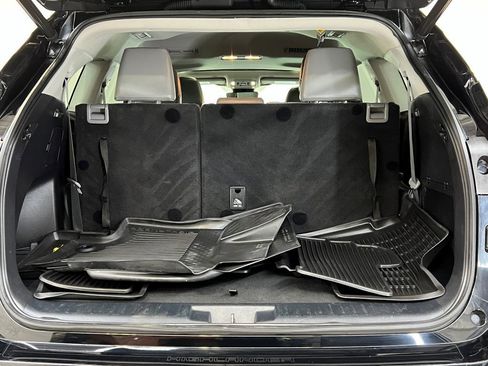 Used 2023 Toyota Highlander XLE image 10