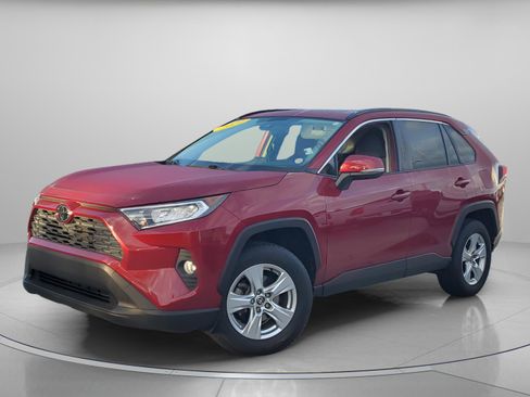 Used 2021 Toyota RAV4 XLE w/ Convenience Package image 2
