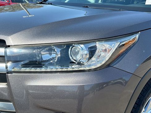 Used 2017 Toyota Highlander Limited image 9