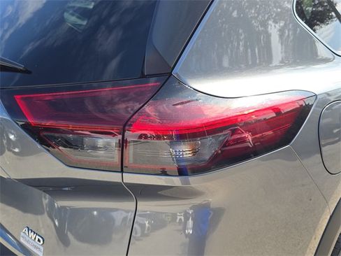 Certified 2023 Nissan Rogue S image 11