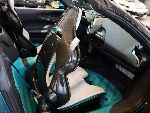 Certified 2022 Ferrari SF90 Spider AWD/4WD image 38