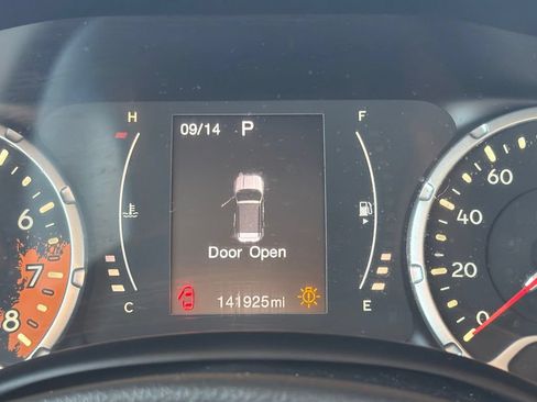 Used 2015 Jeep Renegade Latitude FWD image 13