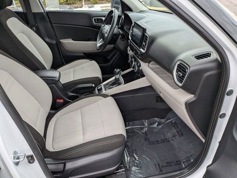 Used 2025 Hyundai Venue SEL FWD image 5