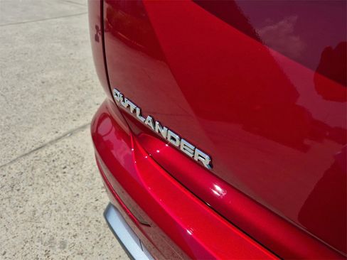 New 2025 Mitsubishi Outlander SEL image 32