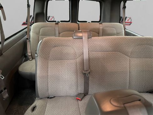 Used 2025 GMC Savana 3500 LT w/ LT Preferred Equipment Group RWD image 30