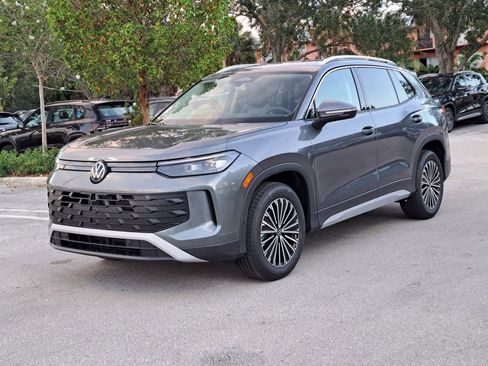 New 2026 Volkswagen Tiguan S w/ 18" Wheel Package image 3