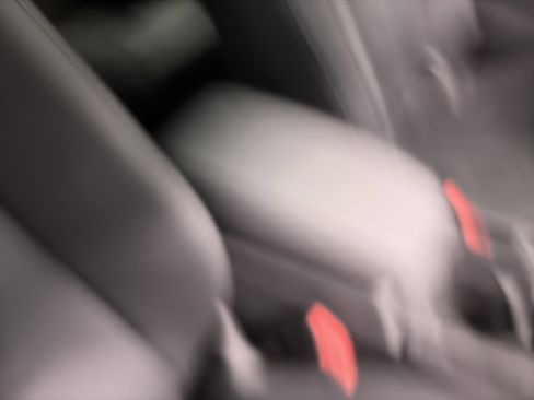 Used 2025 Audi Q3 2.0T Premium image 35